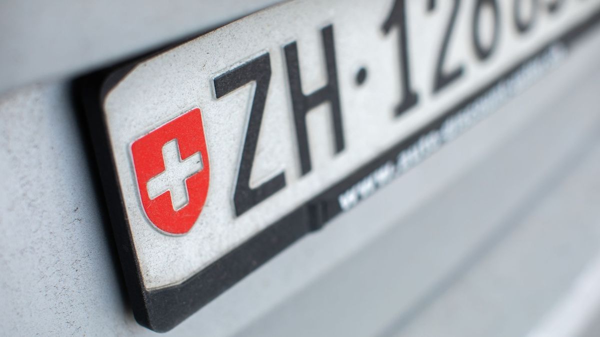 Švýcaři zavedou novou registrační značku na nosiče kol, má neobvyklou barvu